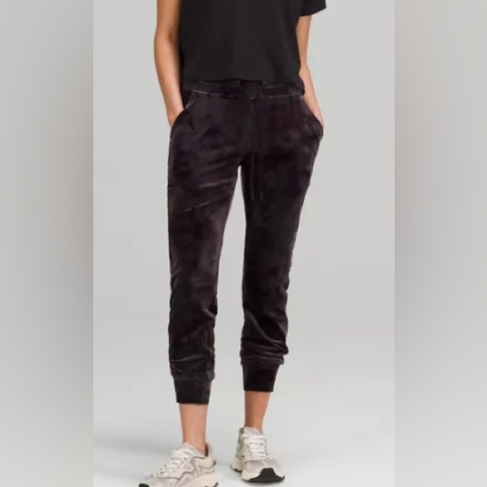 Lululemon ready to crush high rise capri jogger
